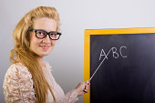 junge-lehrer-vor-einer-tafel.jpg?b=1&s=170x170&k=20&c=c6lWHlfiH4dhD6jJ88UJ0ZeWdur2SlvD9EKv1-CSpgI=