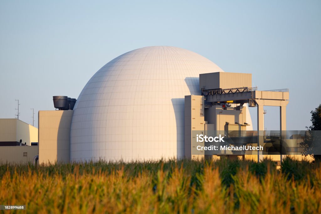 Reactor Nuclear de edificio - Foto de stock de Central nuclear libre de derechos