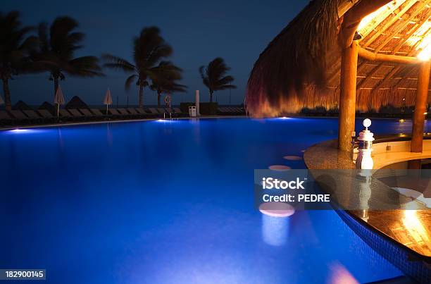 Resort Pool Bei Nacht Stockfoto und mehr Bilder von Karibik - Karibik, Karibische Kultur, Mexiko