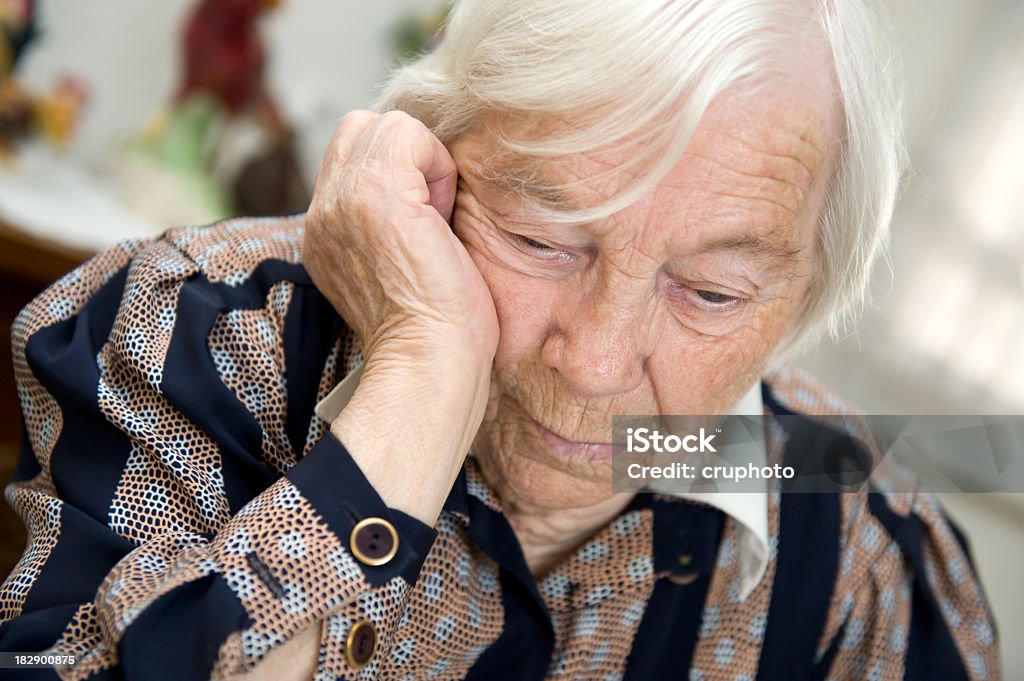 Weibliche senior sieht traurig - Lizenzfrei Bestürzt Stock-Foto