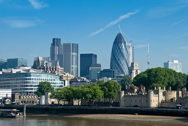 런던 스카이라인 - crane skyline uk tower of london 뉴스 사진 이미지