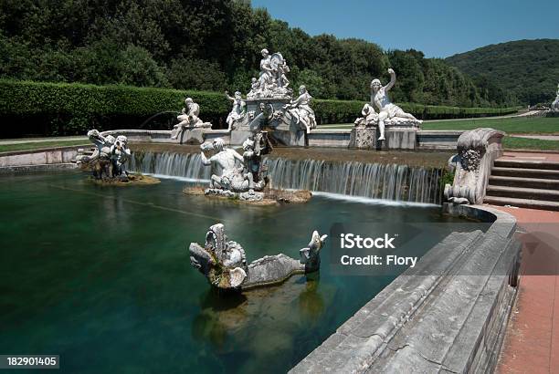 Fontane Nel Palazzo Reale - Fotografie stock e altre immagini di Caserta - Caserta, Palazzo Reale, Turismo