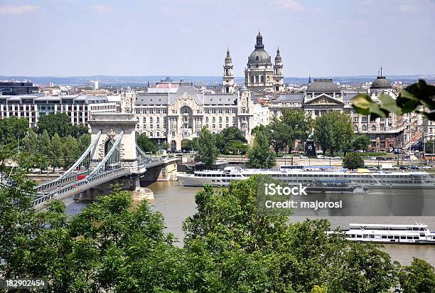 Ver Os Lado De Pragas De Budapeste Hungria - Fotografias de stock e mais imagens de Ao Ar Livre - Ao Ar Livre, Artilharia, Basílica de Santo Estevão