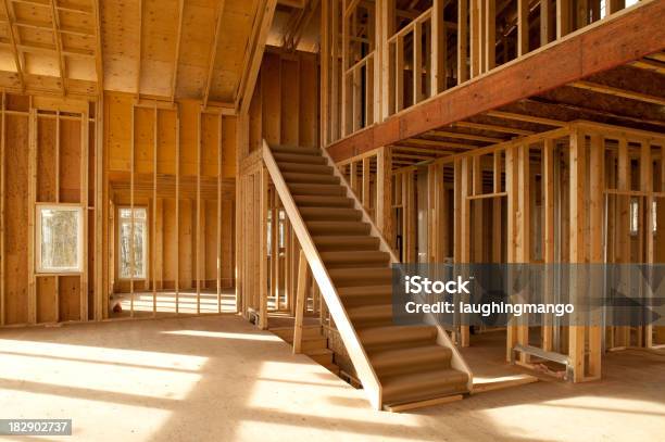 Haus Bau Website Stockfoto und mehr Bilder von Eigenheim - Eigenheim, Balkengerüst, Holz