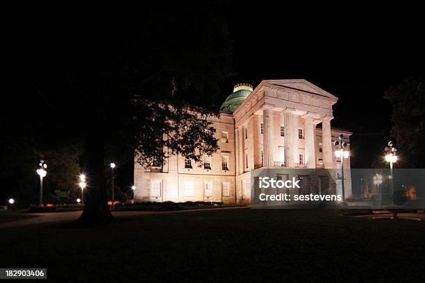 North Carolina State Capitol Bei Nacht Stockfoto und mehr Bilder von Architektonische Säule - Architektonische Säule, Fotografie, Herstellendes Gewerbe