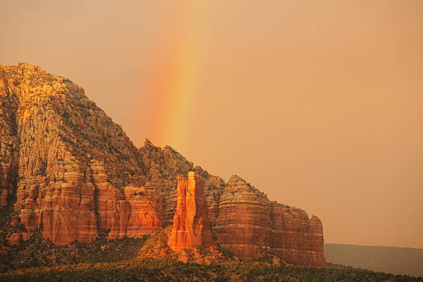 deserto de arco-íris red rocks hoodoo butte - extreme terrain arizona desert mesa imagens e fotografias de stock