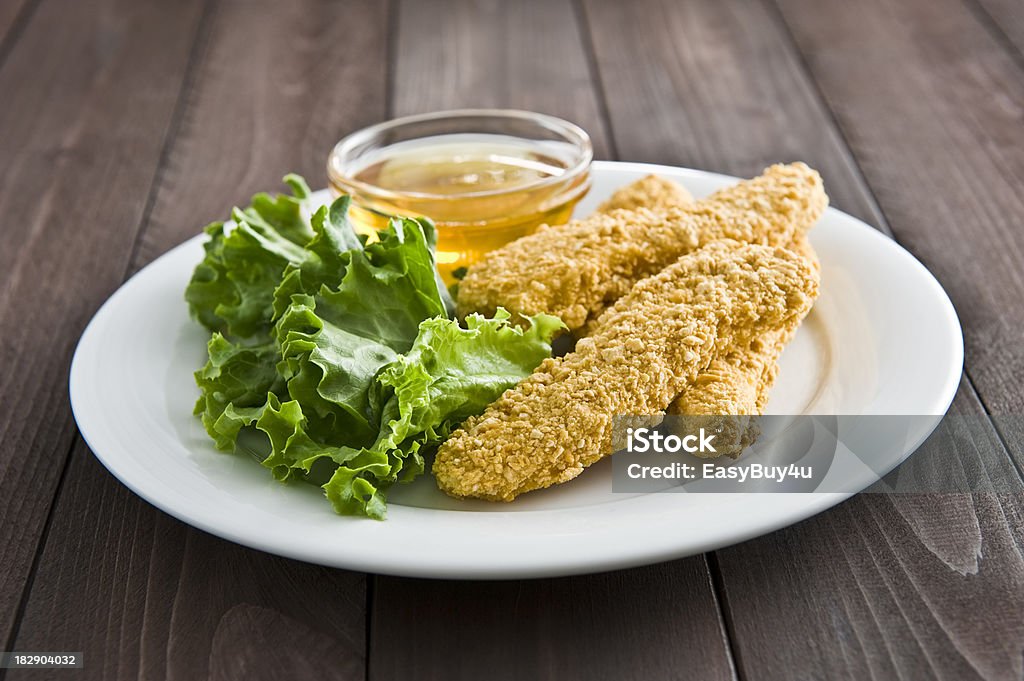 Crocantes bocaditos de pollo los dedos - Foto de stock de Alimento libre de derechos