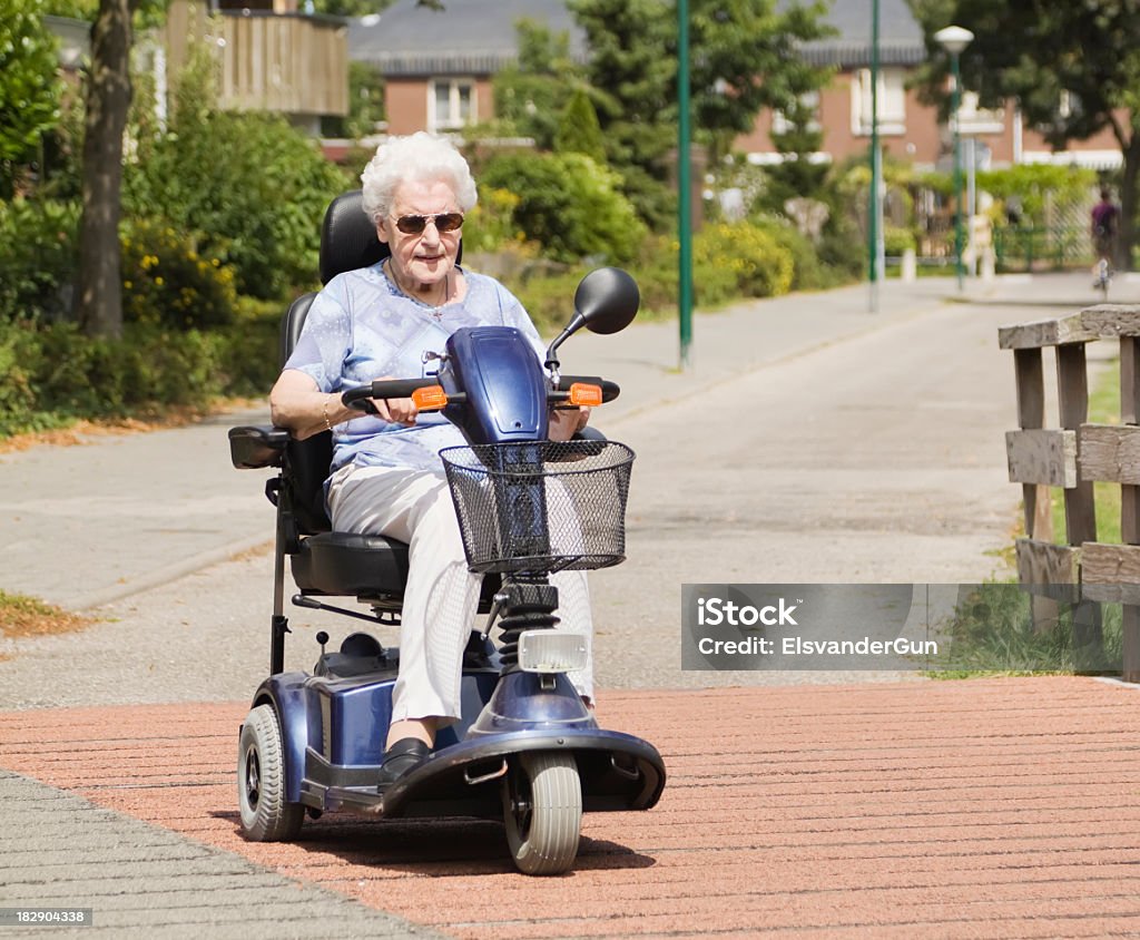 Ciclomotor para personas con discapacidades motrices - Foto de stock de Ciclomotor de movilidad libre de derechos