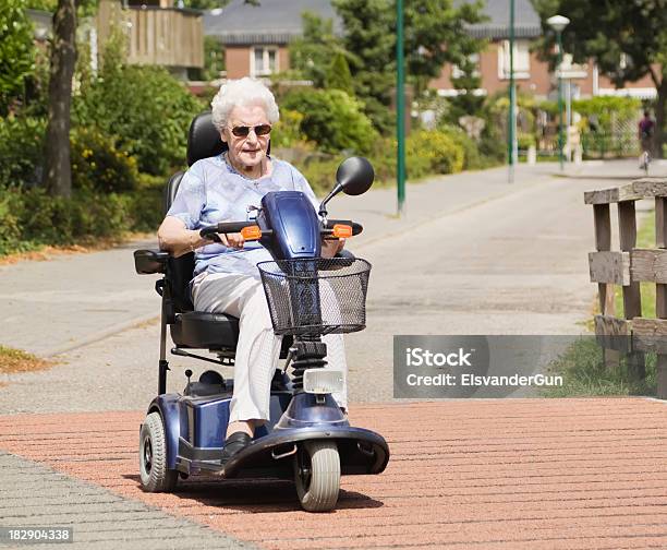 Ciclomotor Para Personas Con Discapacidades Motrices Foto de stock y más banco de imágenes de Ciclomotor de movilidad