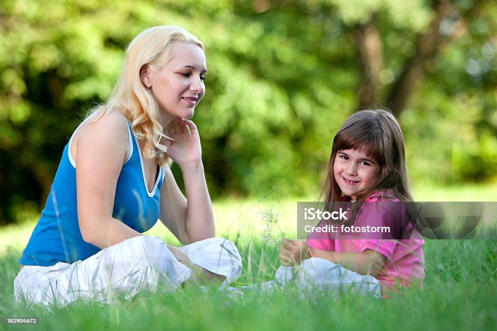 Mãe e filha no parque - Royalty-free Adulto Foto de stock