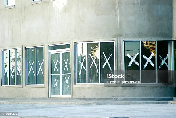 Edificio En Construcción Foto de stock y más banco de imágenes de Arquitectura exterior - Arquitectura exterior, Bloque de Oficinas, Característica de edificio