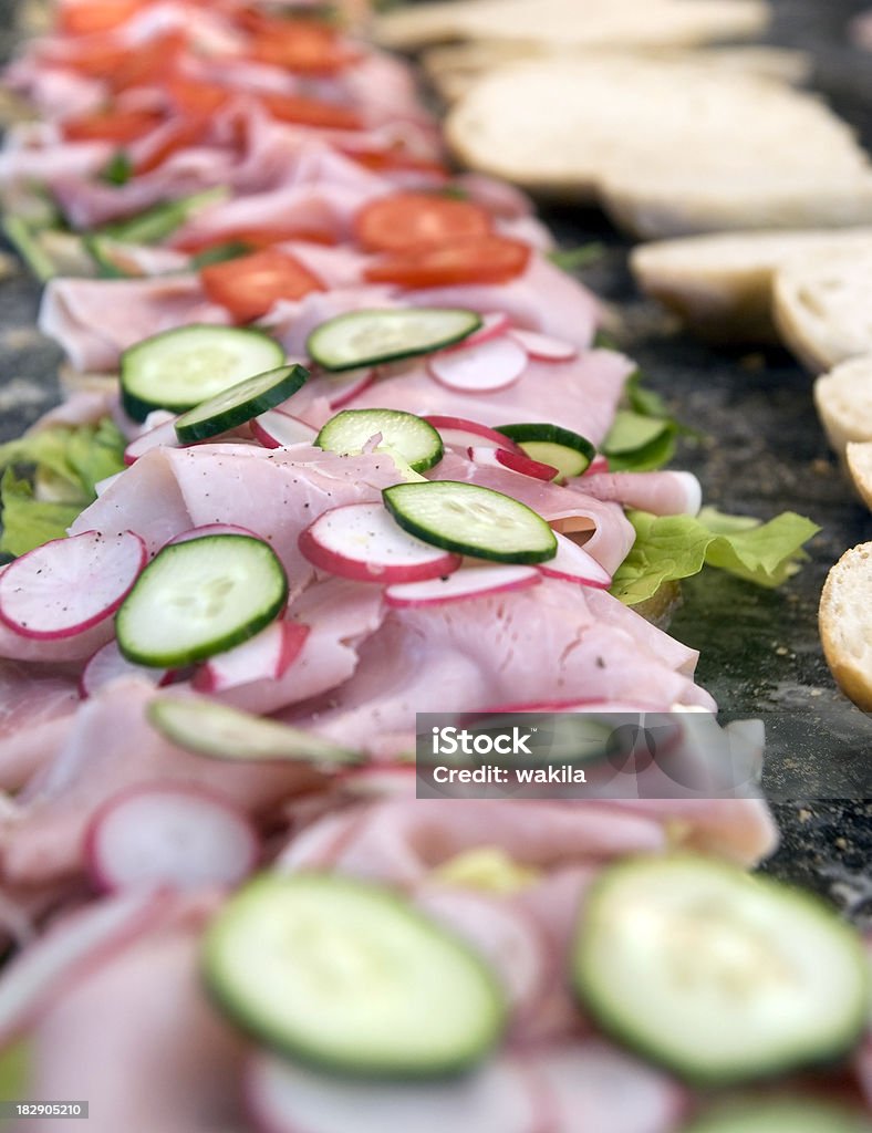 sandwiches in einer Reihe mit frisch zubereiteten Speck - Lizenzfrei Berufliche Beschäftigung Stock-Foto