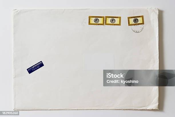 絶縁ショットの郵便切手に封筒に白背景 - アルファベットのストックフォトや画像を多数ご用意 - アルファベット, イタリア, カットアウト