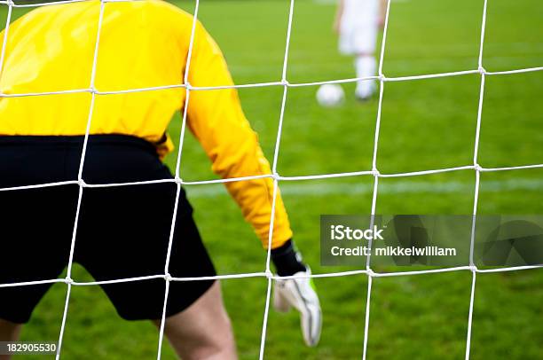 Foto de Torneio De Futebol Com Detalhe De Objetivo Rede e mais fotos de stock de Atacante de futebol - Atacante de futebol, Barreira Defensiva, Bola