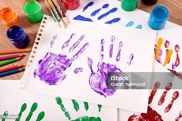 Handprints E Apparecchiature Allavanguardia - Fotografie stock e altre immagini di Allievo - Allievo, Altruismo, Arte