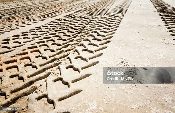 Off Road Torów Na Plaży - zdjęcia stockowe i więcej obrazów Bez ludzi - Bez ludzi, Fotografika, Gleba