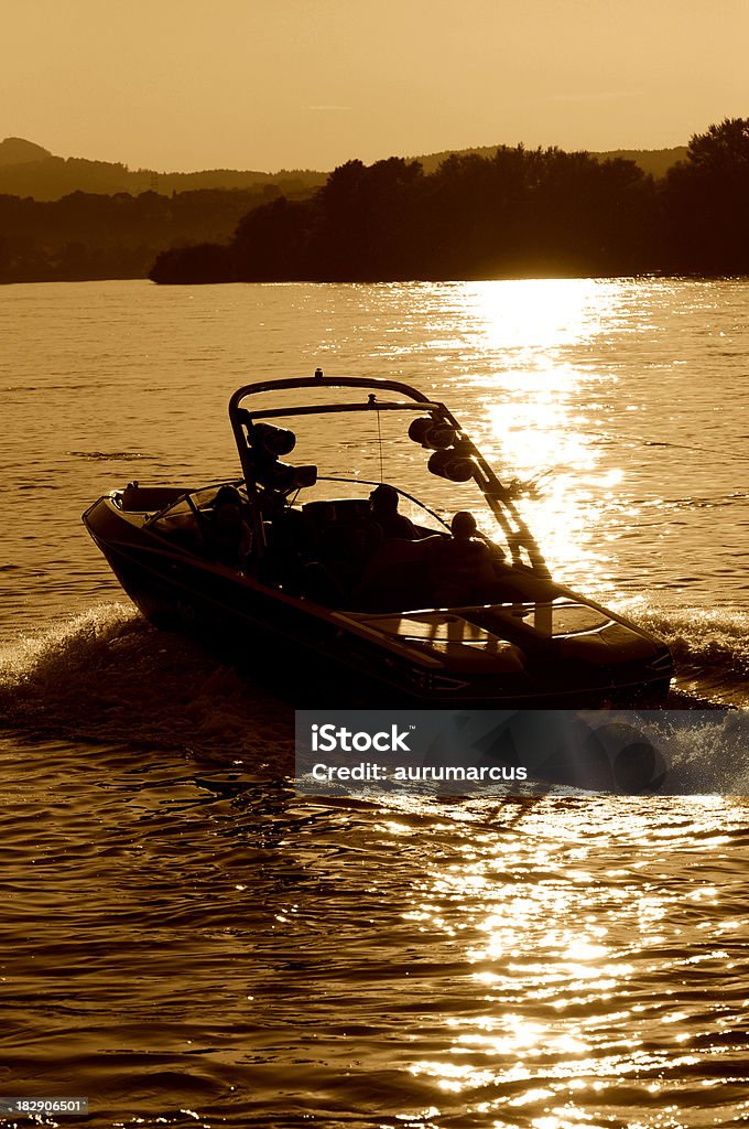 wakeboardboat - Foto de stock de Lago libre de derechos