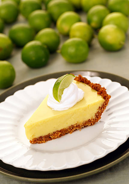 key lime pie - key lime pie dessert pie pastry stock-fotos und bilder