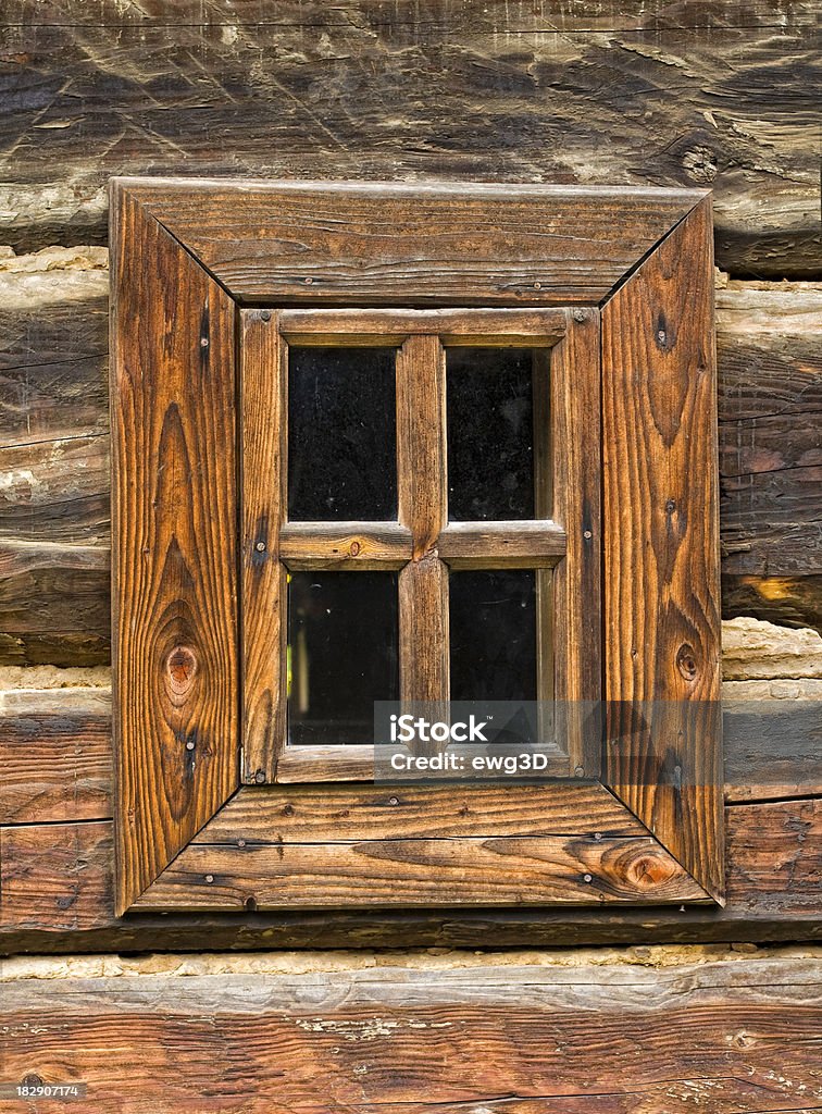 Stare drewniane okna - Zbiór zdjęć royalty-free (Architektura)