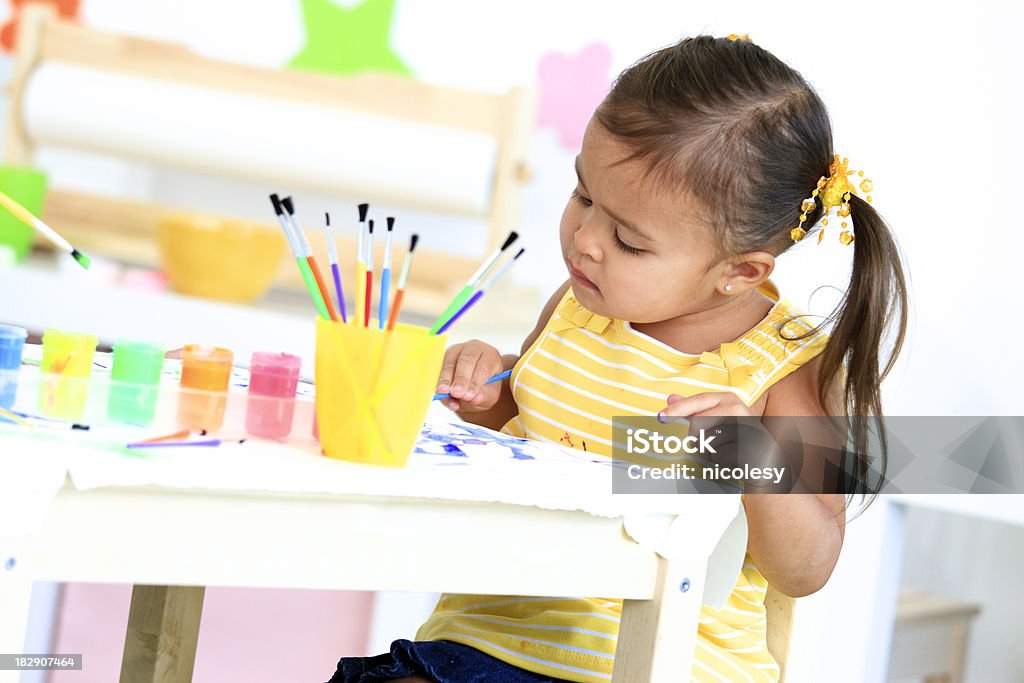 Bambina pittura - Foto stock royalty-free di 2-3 anni