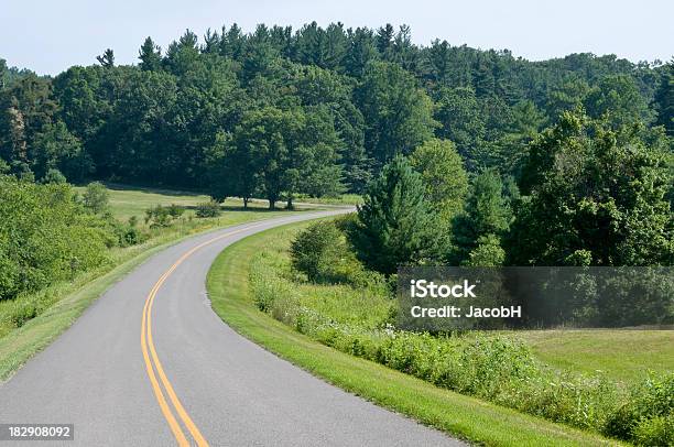 Estrada Blue Ridge Parkway - Fotografias de stock e mais imagens de Alfalto - Alfalto, Ao Ar Livre, Appalachia