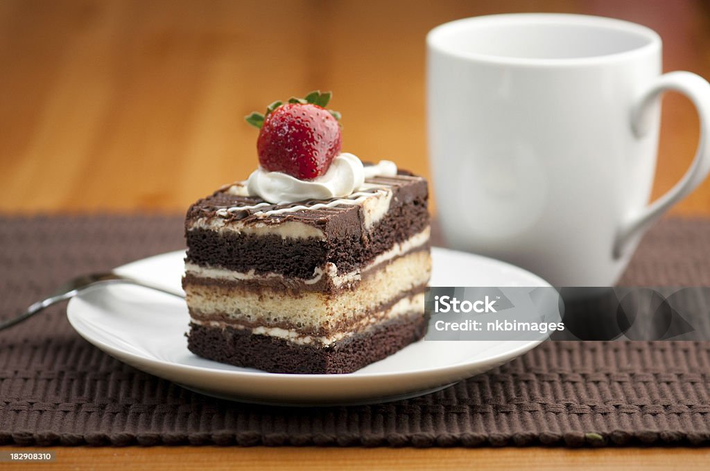Sobremesa de bolo de Chocolate com café - Foto de stock de Alimentação Não-saudável royalty-free