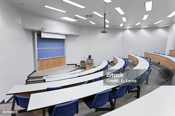 Foto de Sala De Aula De Universidade e mais fotos de stock de Assento - Assento, Auditório, Cadeira