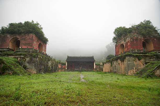 ロング寺院の遺跡 wu の wudangshan - wudangshan ストックフォトと画像