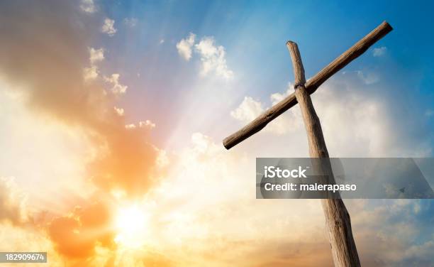 Cross Stockfoto und mehr Bilder von Abgeschiedenheit - Abgeschiedenheit, Alt, Auferstehung - Religion