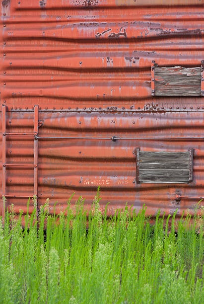 покинутый boxcar - commercial land vehicle man made object land vehicle rail freight стоковые фото и изображения