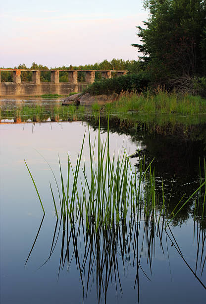 ruiny pinawa dam - dam hydroelectric power station manitoba canada zdjęcia i obrazy z banku zdjęć