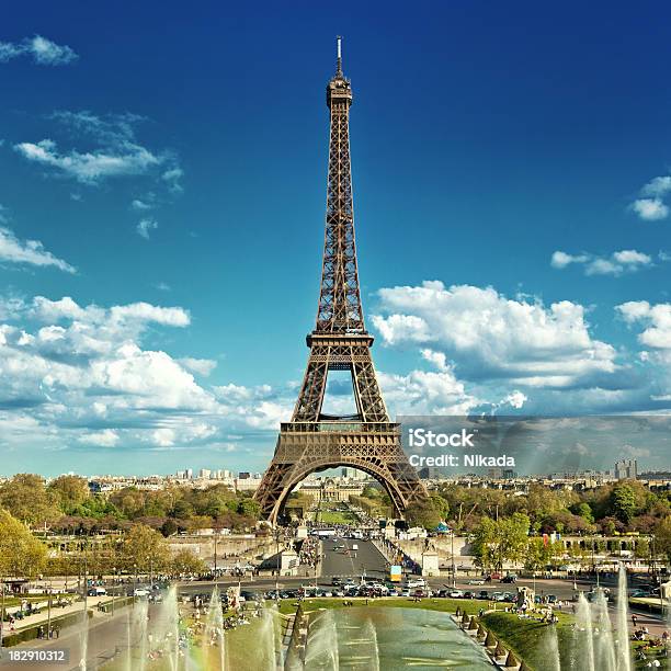 Foto de Torre Eiffel e mais fotos de stock de Arquitetura - Arquitetura, Azul, Capitais internacionais