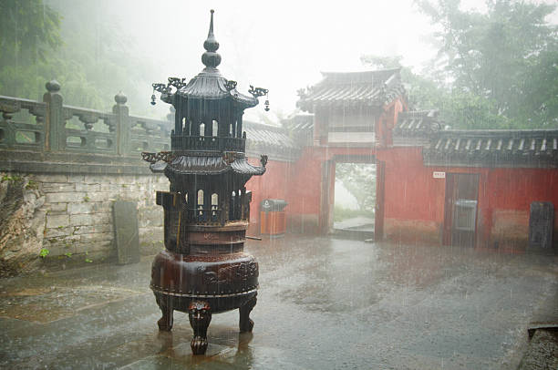 古い寺院 - wudangshan ストックフォトと画像