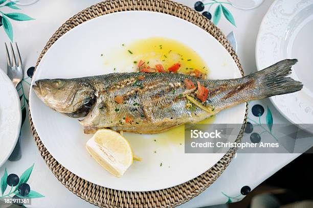 Fresco Grelhado Percadomar - Fotografias de stock e mais imagens de Alimentação Saudável - Alimentação Saudável, Ao Ar Livre, Azeite