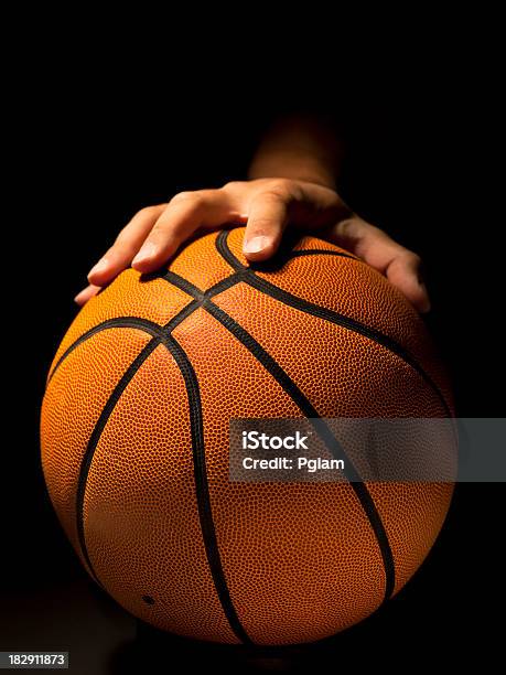 Photo libre de droit de Tip De Basket banque d'images et plus d'images libres de droit de Ballon de basket - Ballon de basket, Basket-ball, Tip off