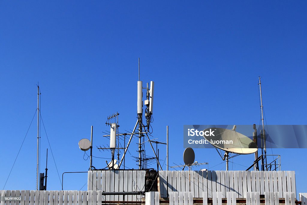 Différentes sortes de antennas - Photo de Antenne de télévision libre de droits