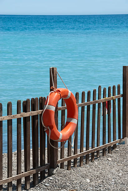 boja dołączone do ogrodzenie - life jacket buoy sign sky zdjęcia i obrazy z banku zdjęć