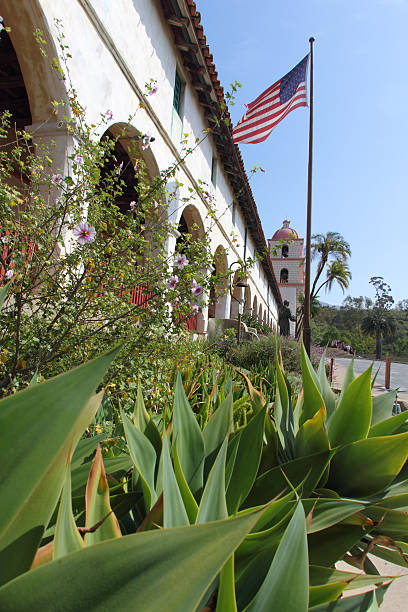 misja santa barbara profilu - mission santa barbara zdjęcia i obrazy z banku zdjęć