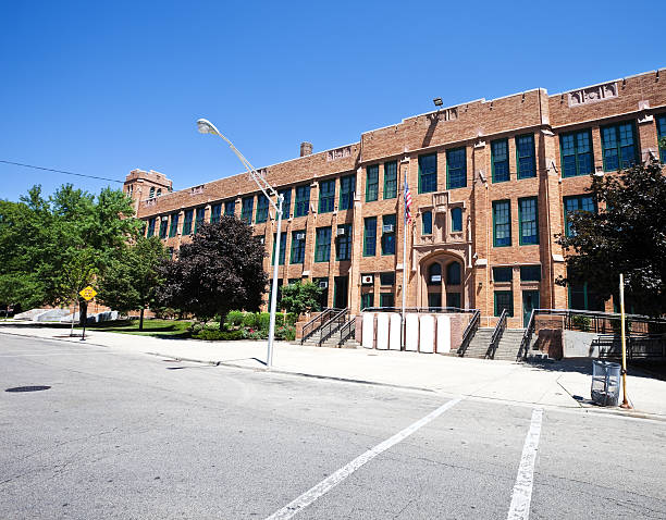 istock Old High School in Portage Park, Chicago 182912783