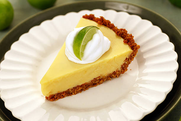 tourte au citron vert - key lime pie dessert pie pastry photos et images de collection