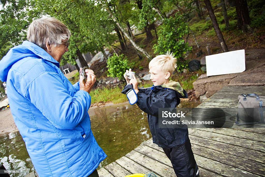 Junge nimmt ein Bild von sich - Lizenzfrei Jungen Stock-Foto