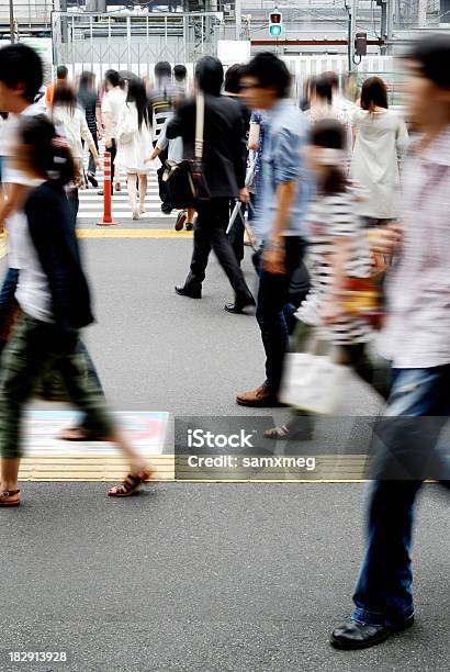 City Personen Eine Straßeszene In Japan Stockfoto und mehr Bilder von Menschenmenge - Menschenmenge, Japan, Geschäftsreise