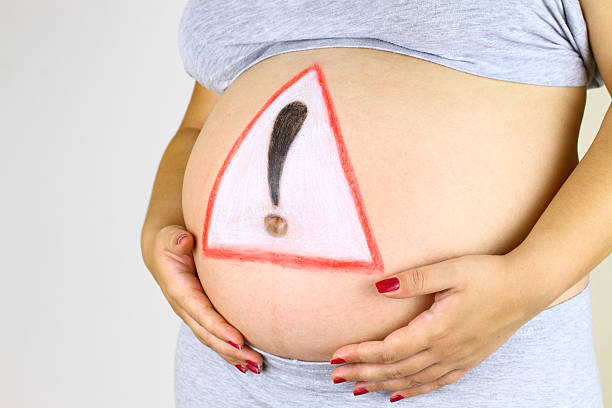 ausrufezeichen mark und schwangerschaft - symbol sex healthcare and medicine healthy lifestyle stock-fotos und bilder
