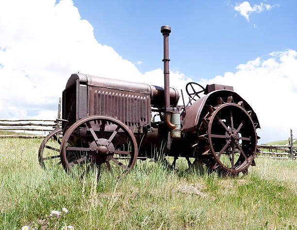 istock Antique Rusty Farm tractor vehicle 182914538