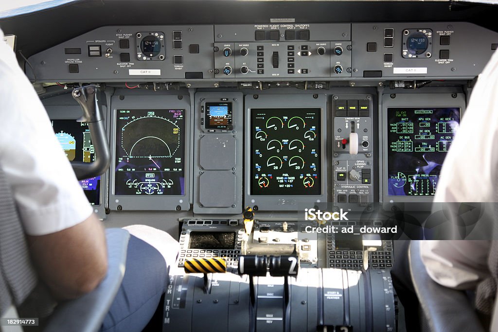 Cockpit d'un avion en petit comité - Photo de Accélérateur libre de droits