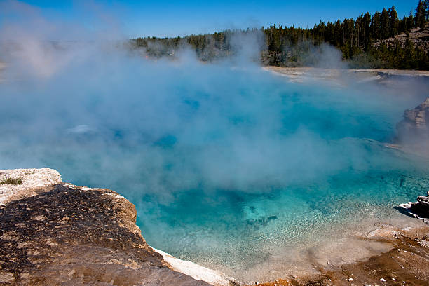 istock Opal Pool near Grand Prismatic hotsprings 182914825