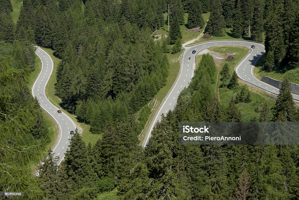 Schweizer geschwungenen alpine road - Lizenzfrei Alpen Stock-Foto