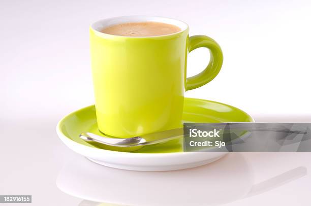 Foto de Xícara De Café Verde e mais fotos de stock de Café - Bebida - Café - Bebida, Caneca, Fundo Branco