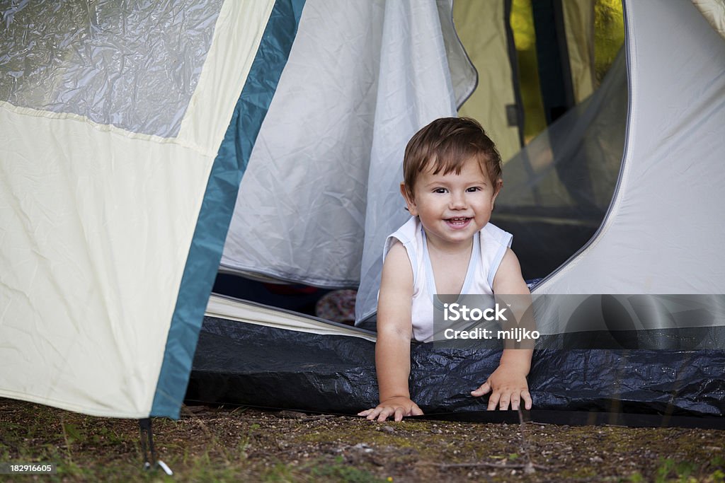 Menino no acampamento - Foto de stock de 12-17 meses royalty-free