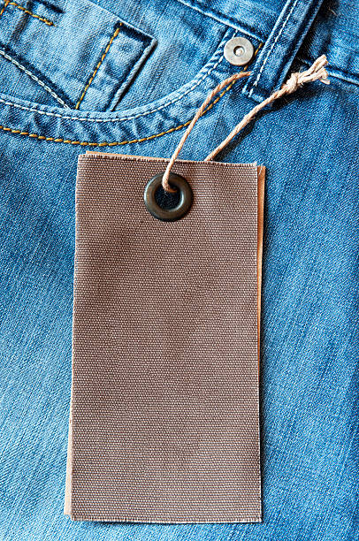 tag em branco no jeans - jeans ticket rectangle labeling imagens e fotografias de stock